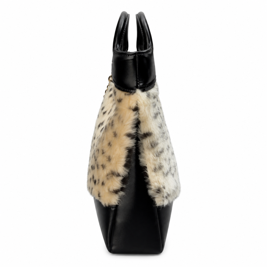 CHANEL Spotted Fur Hobo Crossbody Bag – Black Polka Dot Shearling Black Leather Gold Hardware 22×23×5cm