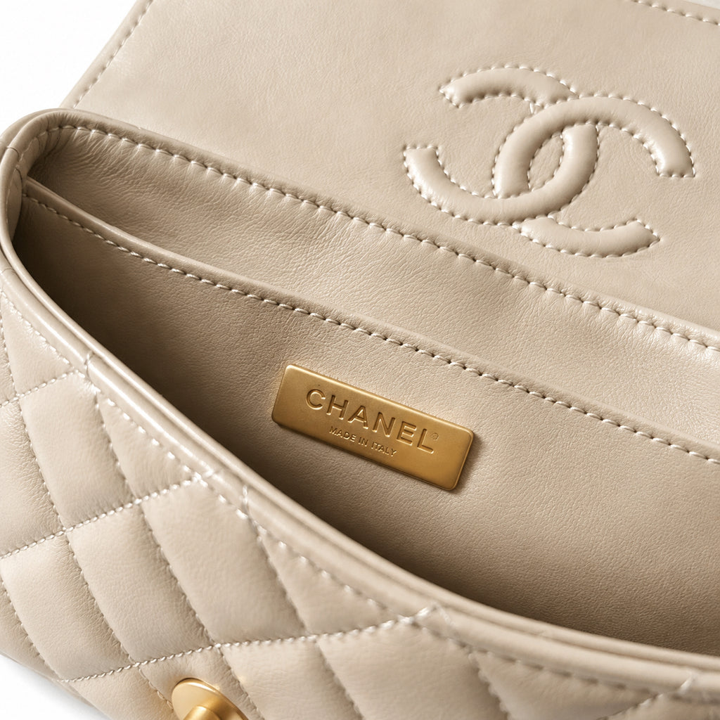 Chanel Classic Flap Bag – Beige Quilted Lambskin, Gold Hardware (12×22×6cm)