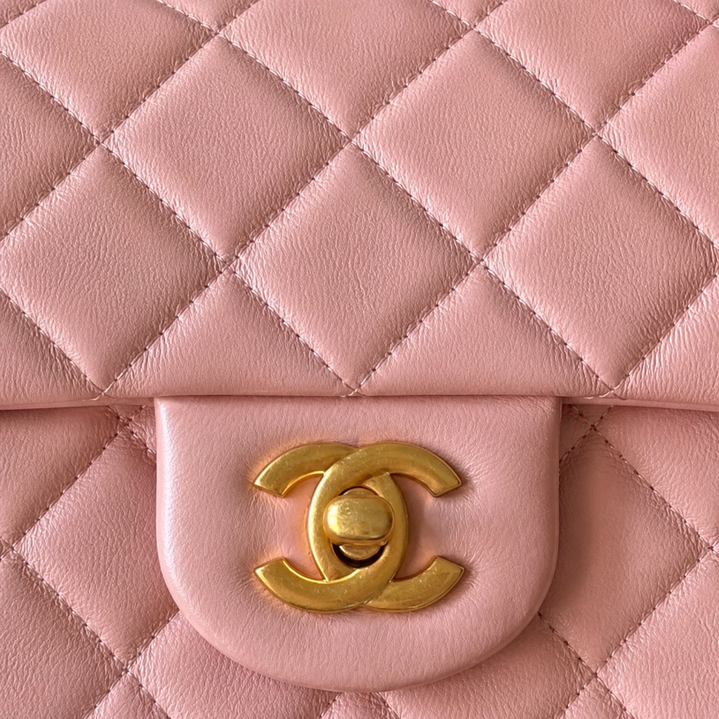 Chanel Classic Mini Flap Bag Blush Pink Quilted Lambskin Antique Gold CC Turn-Lock Chain 20cm