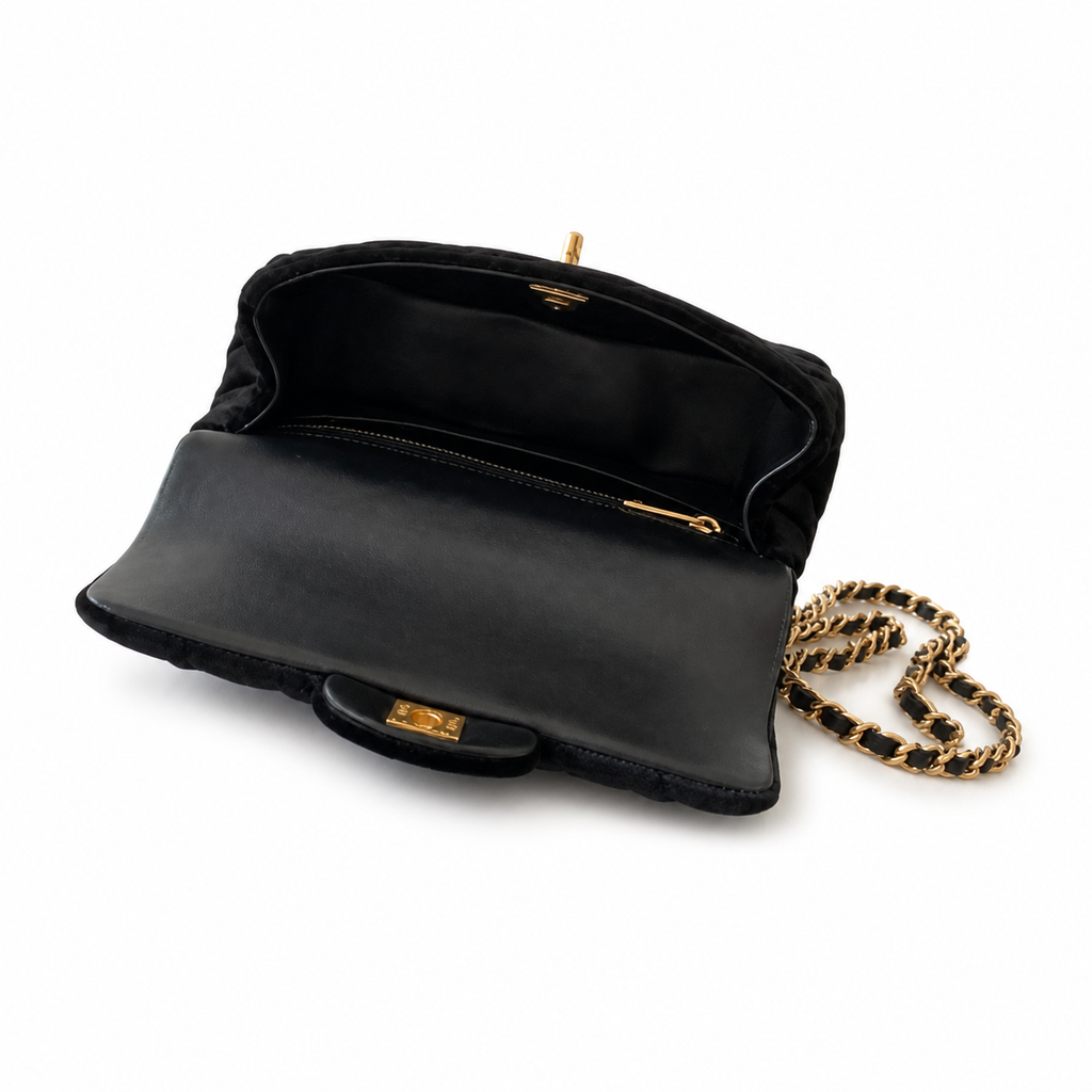 Chanel Pearl CC Mini Vertical Crossbody Bag 13×20×6cm
