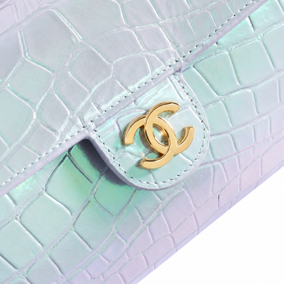 Chanel Iridescent Holographic Croc-Embossed Flap Bag | Gold CC | 11×23×12.5cm