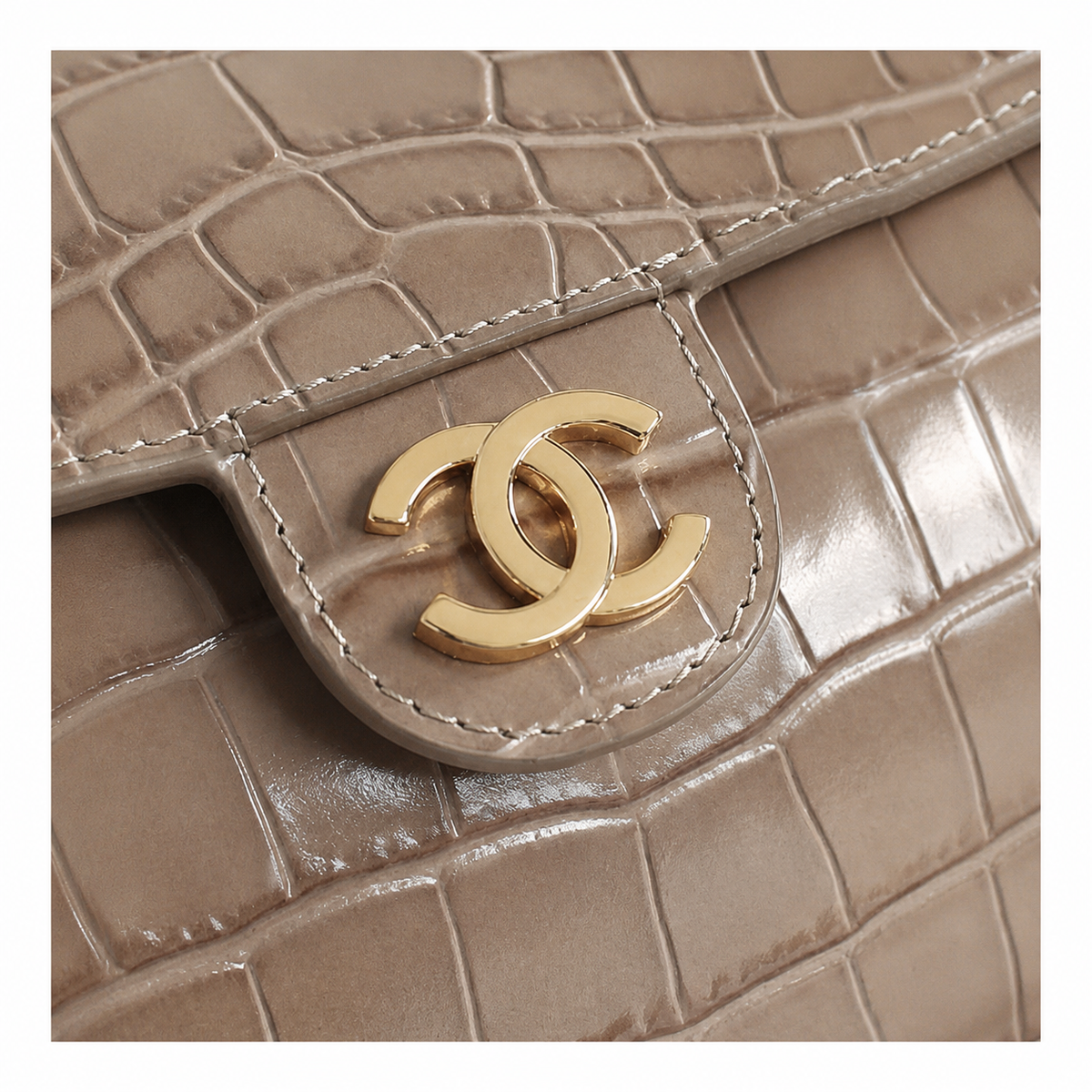 Chanel Taupe Croc-Embossed Leather Barrel Flap Crossbody Bag | Gold Chain | 11×23×12.5cm