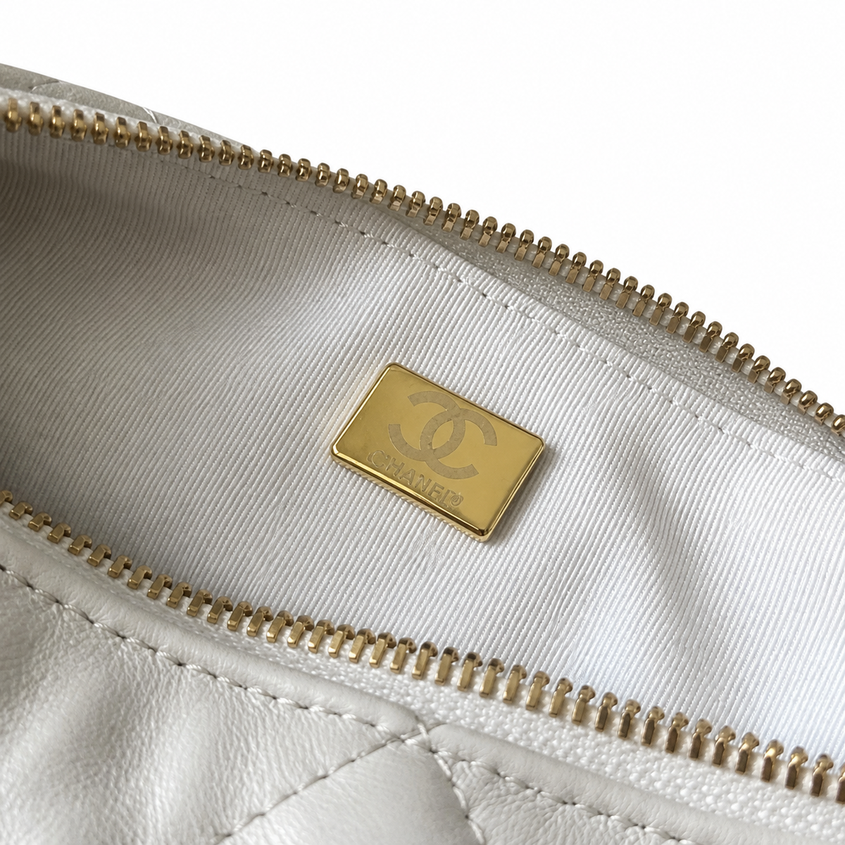 Chanel 2.55 Reissue Flap Bag – 17×26×8.5cm | Aged Calfskin Crossbody