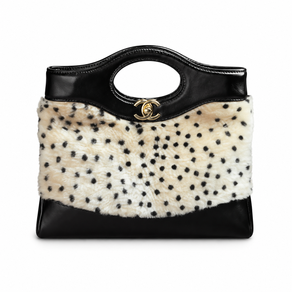 CHANEL Spotted Fur Hobo Crossbody Bag – Black Polka Dot Shearling Black Leather Gold Hardware 22×23×5cm
