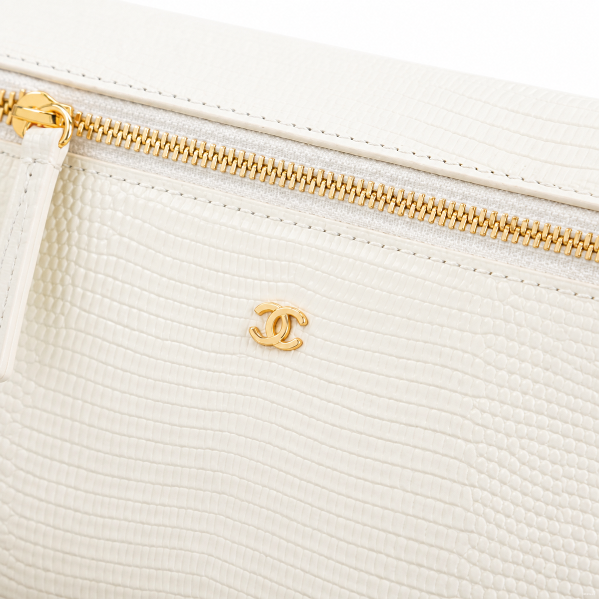 CHANEL White Croc-Embossed Leather Vanity Case Top Handle Chain Bag