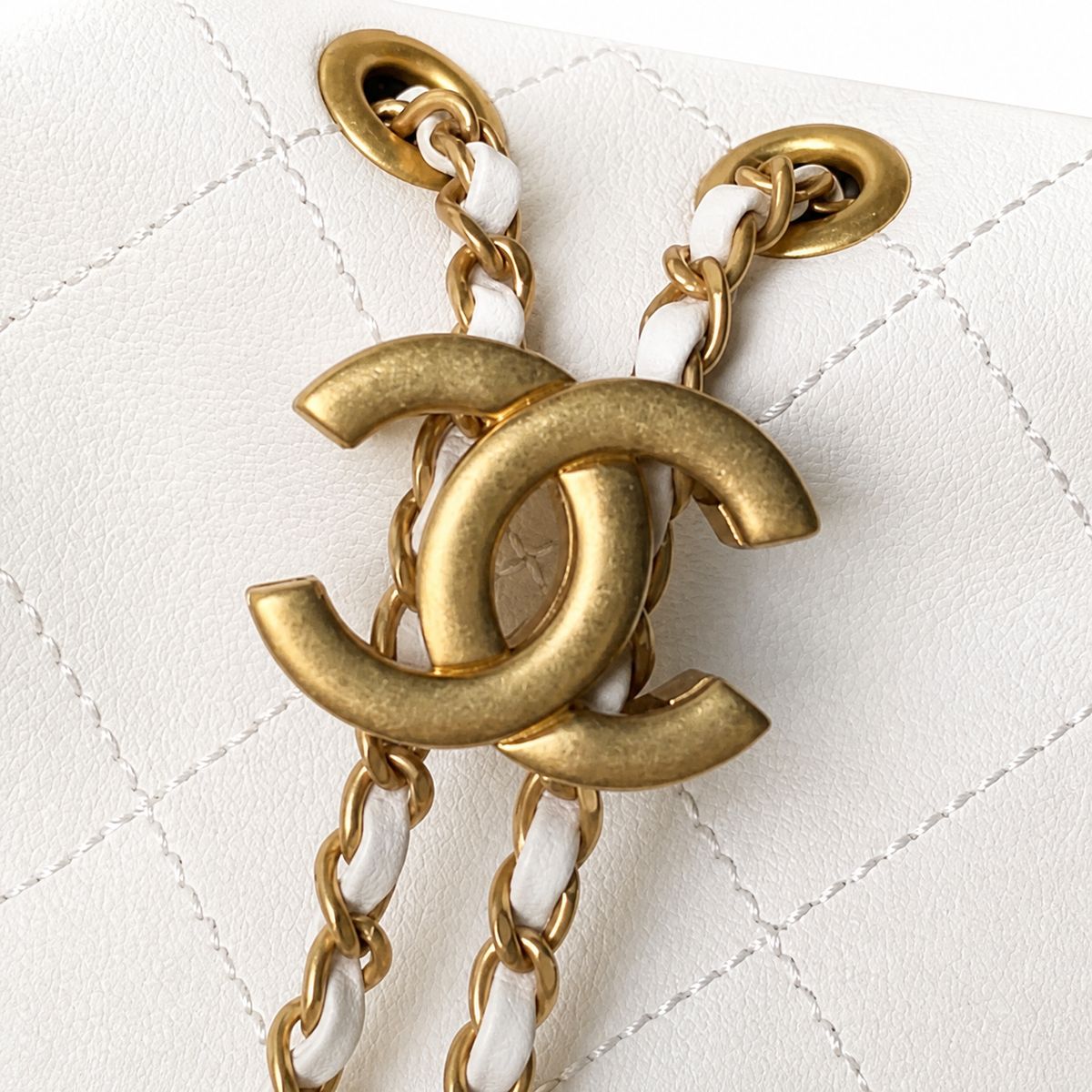 Chanel Boy Bag Medium | 32×23.5×11.5cm