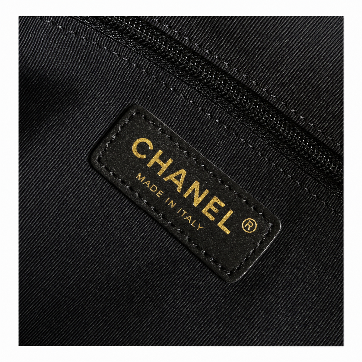 Chanel Classic Flap Bag – Beige Quilted Lambskin, Gold Hardware (22×22.5×8.5cm)