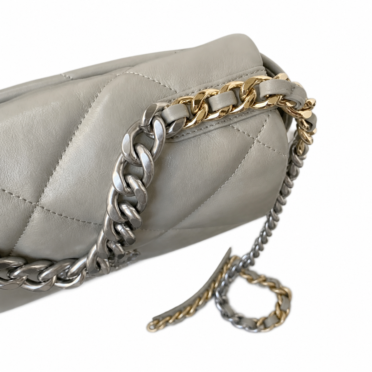Chanel 19 Large Flap Bag Light Grey Quilted Lambskin Mixed Metal Chain Pearl CC Turn-Lock 26cm