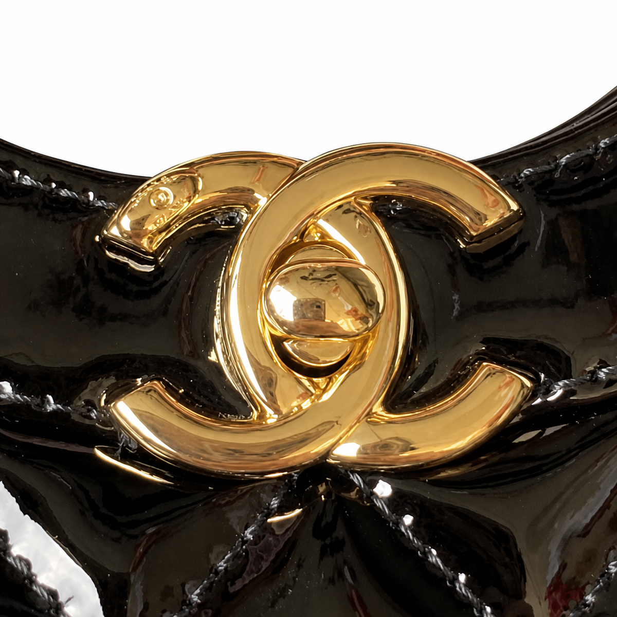 Chanel Weekend Quilted Crossbody Bag 22×23×5.5cm | Spacious Leather Casual Luxury Shoulder Bag