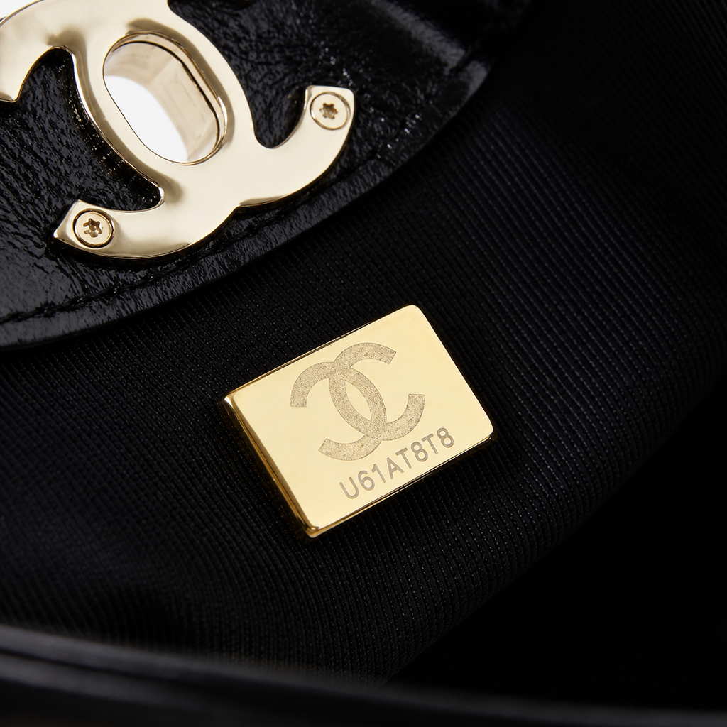 Chanel Medium Quilted Crossbody Bag 22×23×5.5cm | Classic Leather Camera Bag Gold Chain