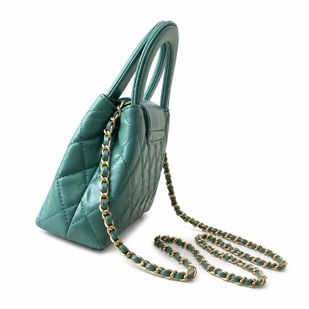Chanel Classic Crossbody Bag 13×19×7cm | Quilted Leather Luxury Shoulder Bag
