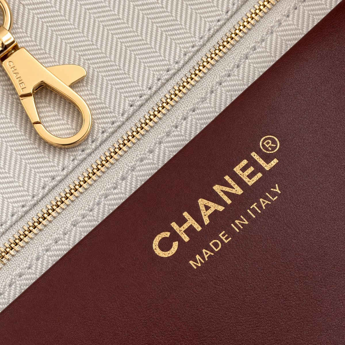 Chanel CC Small Square Crossbody Bag 20.5×21×15cm