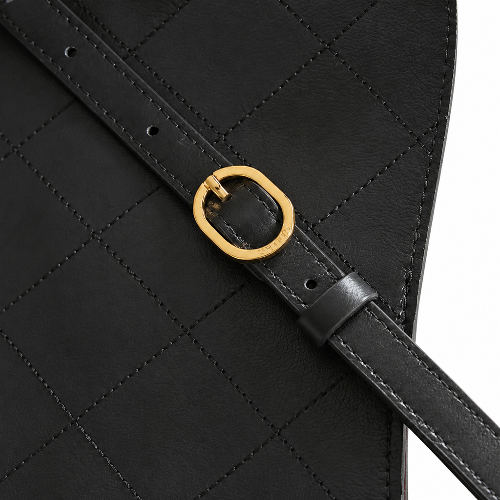 Chanel Logo Chain Crossbody Bag 32×24×7cm
