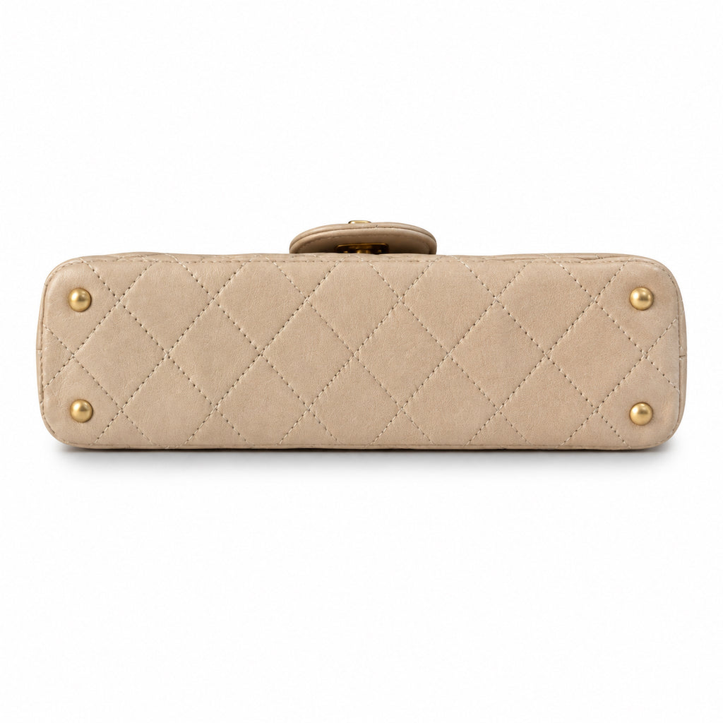 Chanel Classic Flap Bag – Beige Quilted Lambskin, Gold Hardware (12×22×6cm)