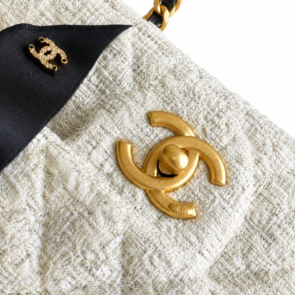 Chanel Boy Mini Vertical Crossbody Bag 13×20×6cm