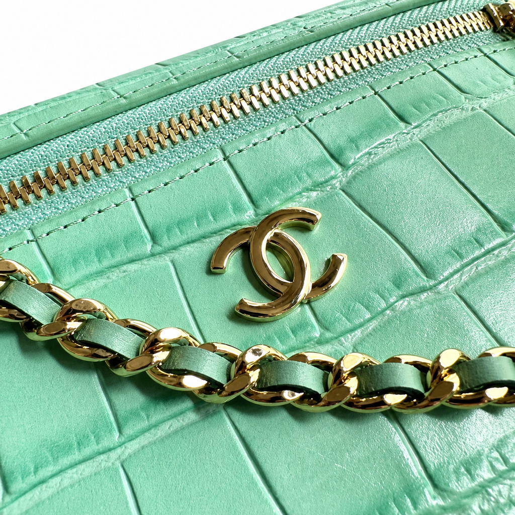 Chanel Mint Green Croc-Embossed Leather Vanity Case Crossbody Bag | Gold CC | 19.5×17×5cm