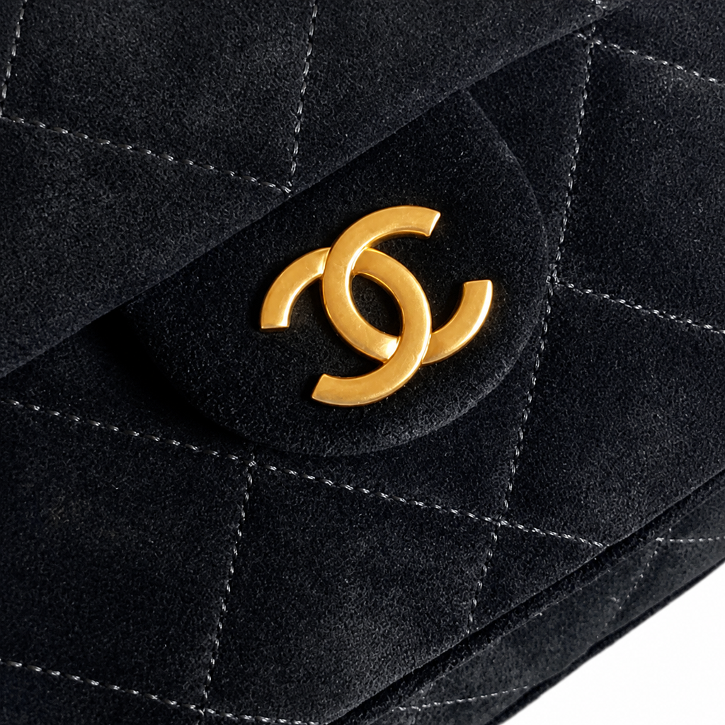 Chanel Classic Flap Bag – Beige Quilted Lambskin, Gold Hardware (22×22.5×8.5cm)