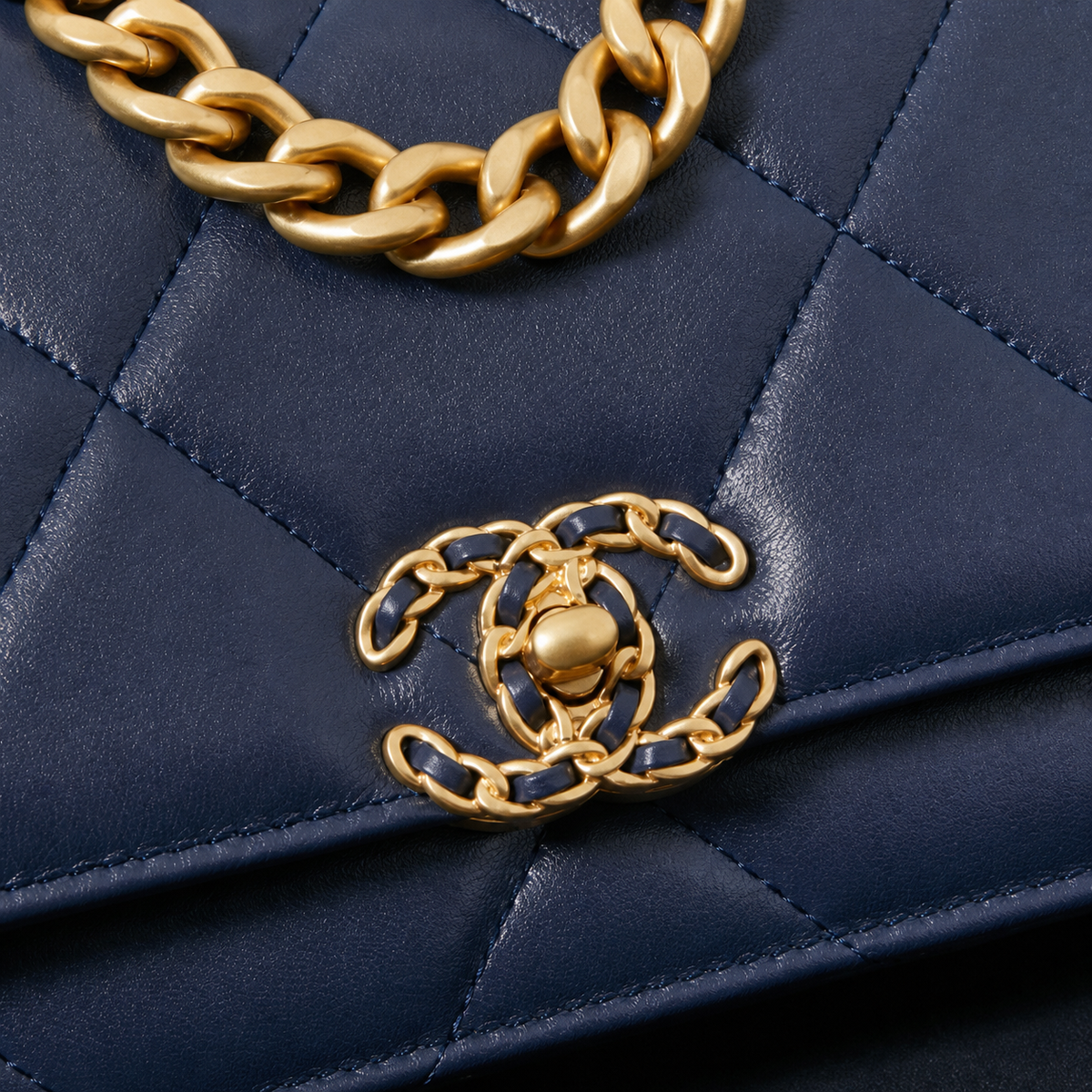 Chanel 19 Large Flap Bag Navy Blue Crinkled Calfskin Mixed Metal Chain CC Turn-Lock 26cm