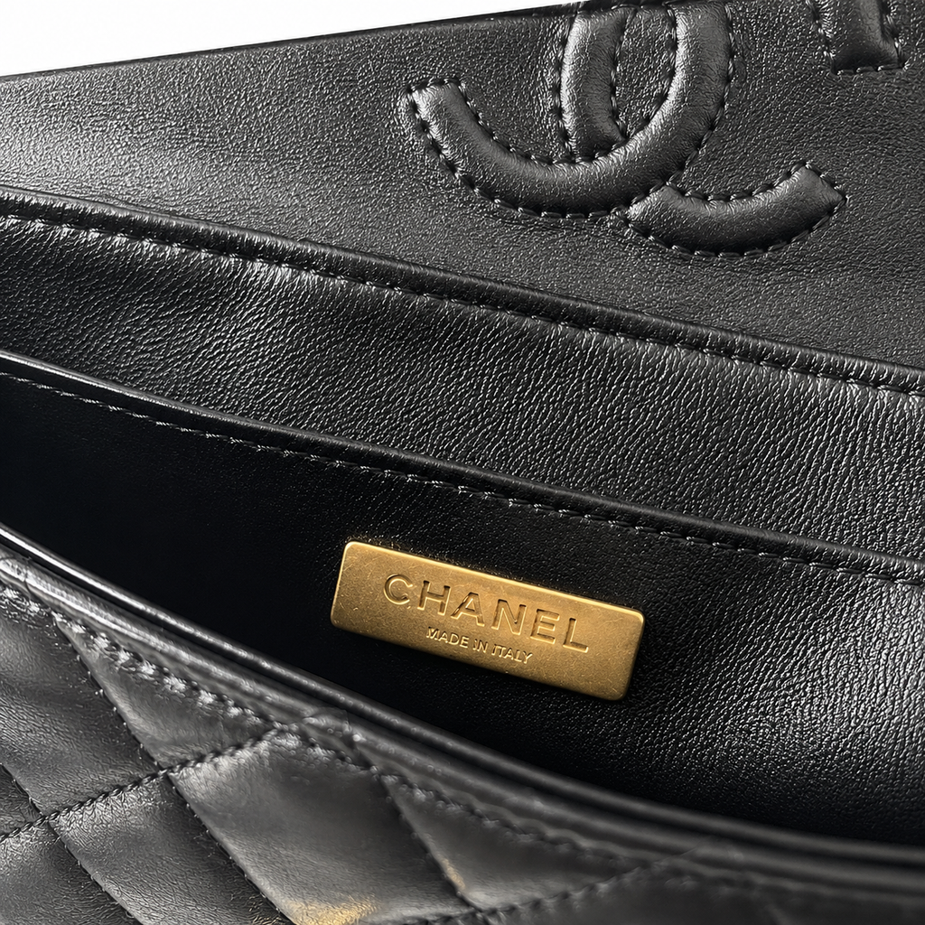 Chanel Classic Flap Bag – Beige Quilted Lambskin, Gold Hardware (12×22×6cm)