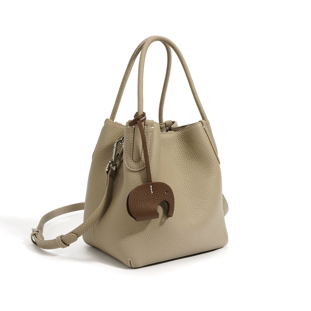 Chanel Classic Crossbody Bag | Timeless Parisian Style | 30.5×4×12.5cm