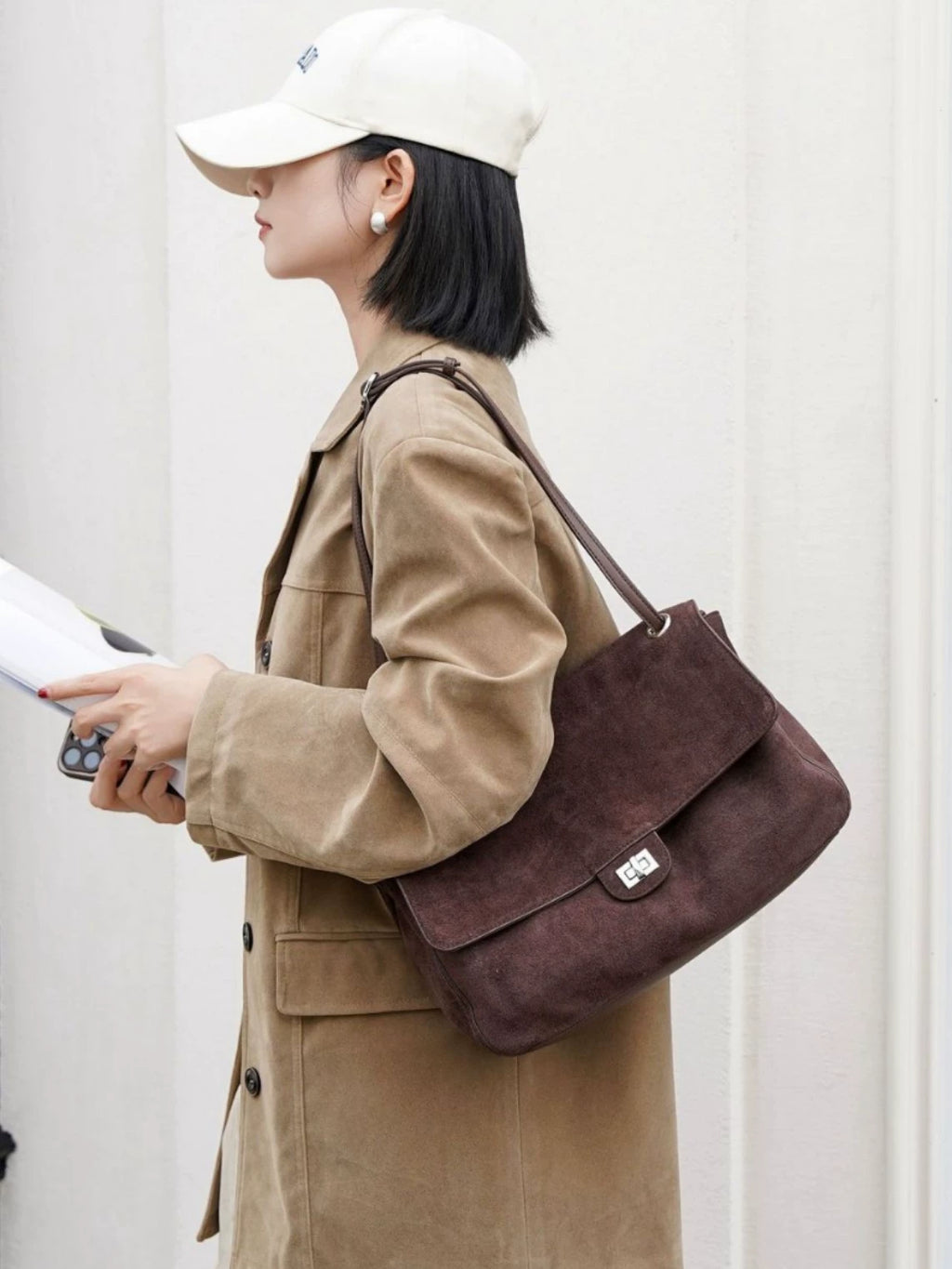 Chanel Classic Shoulder Bag | Elegant & Lightweight | 30.5×4×12.5cm