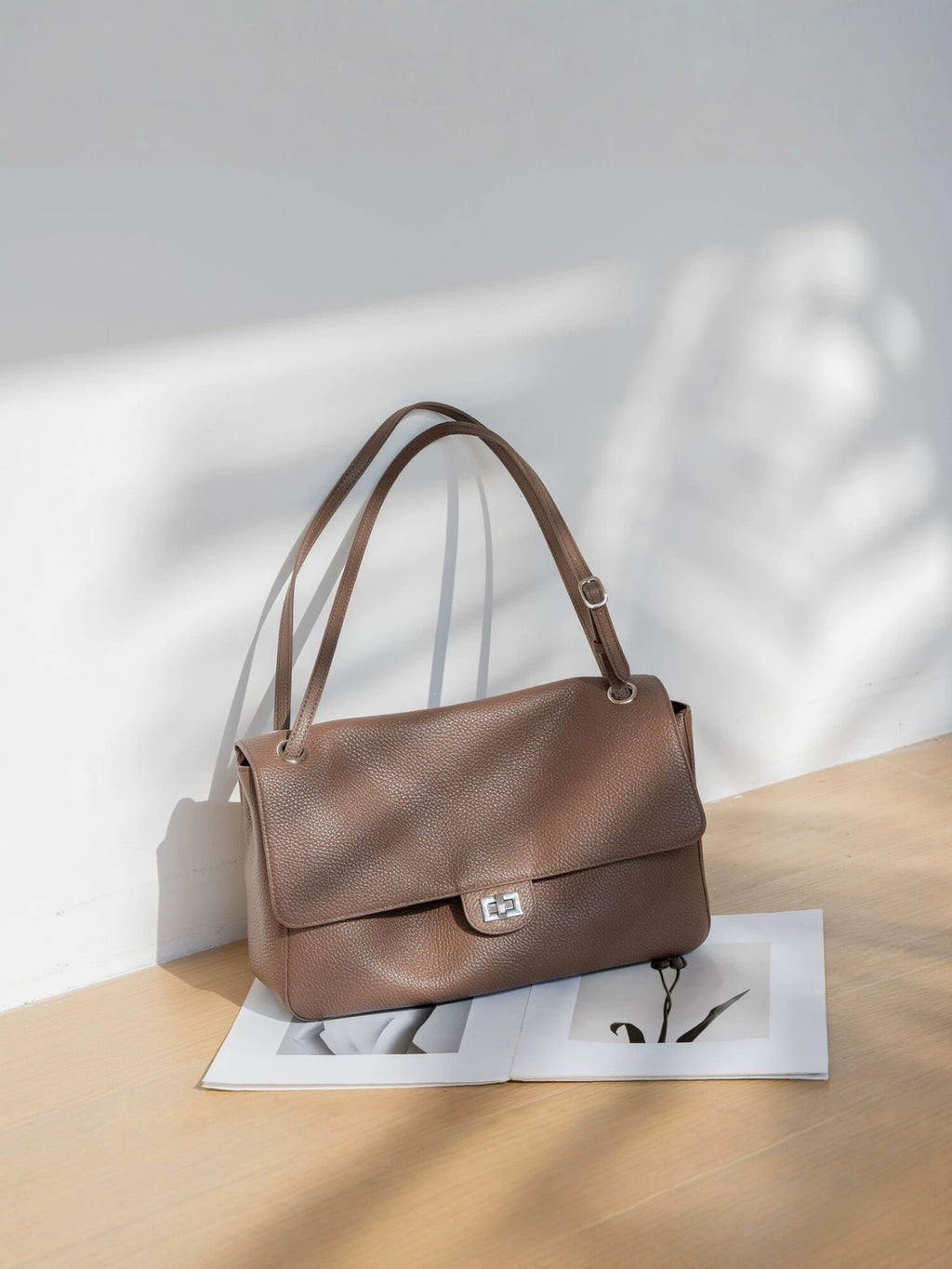 Chanel Classic Shoulder Bag | Graceful Strength | 30.5×4×12.5cm