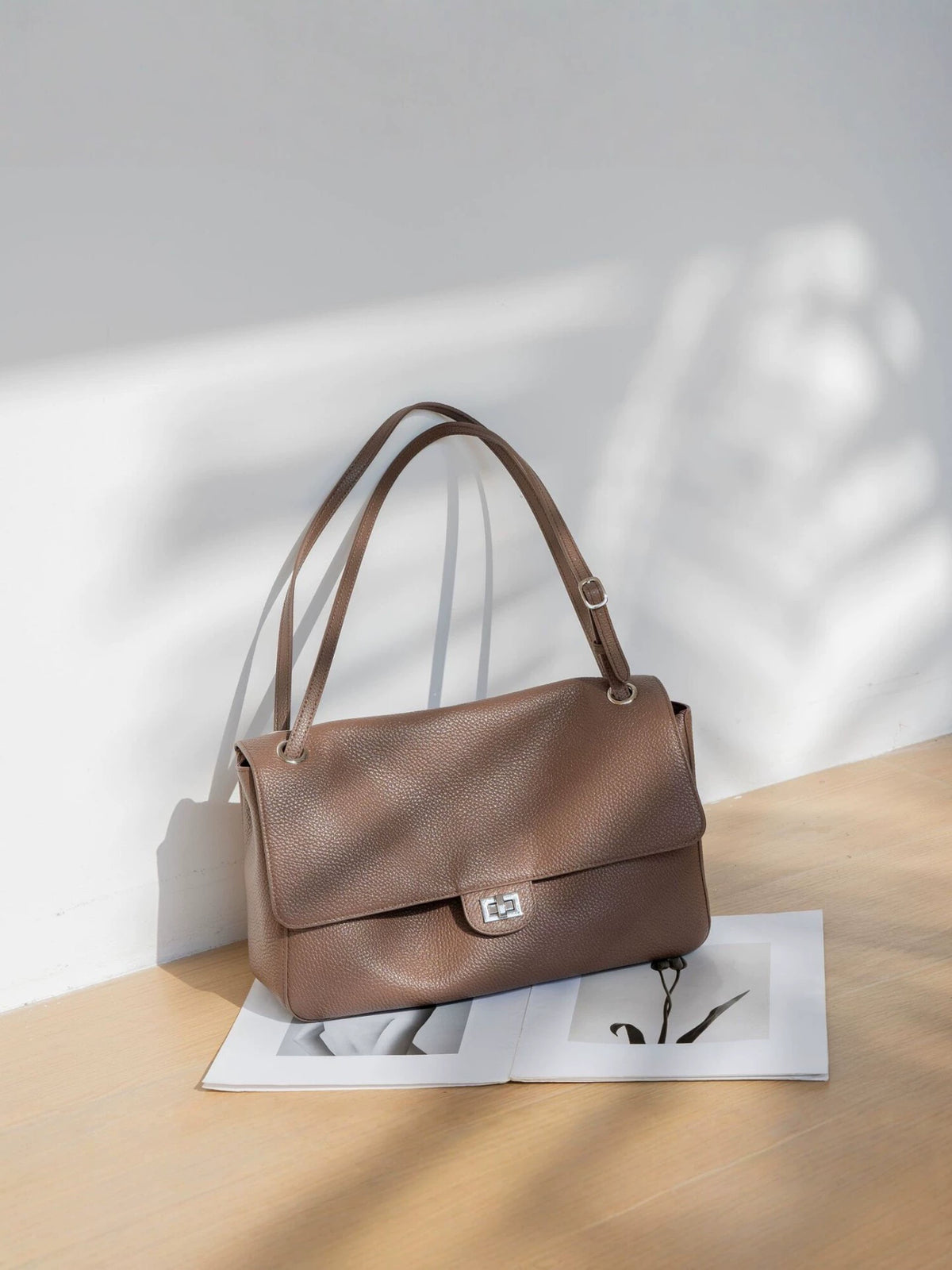 Chanel Classic Shoulder Bag | Graceful Strength | 30.5×4×12.5cm