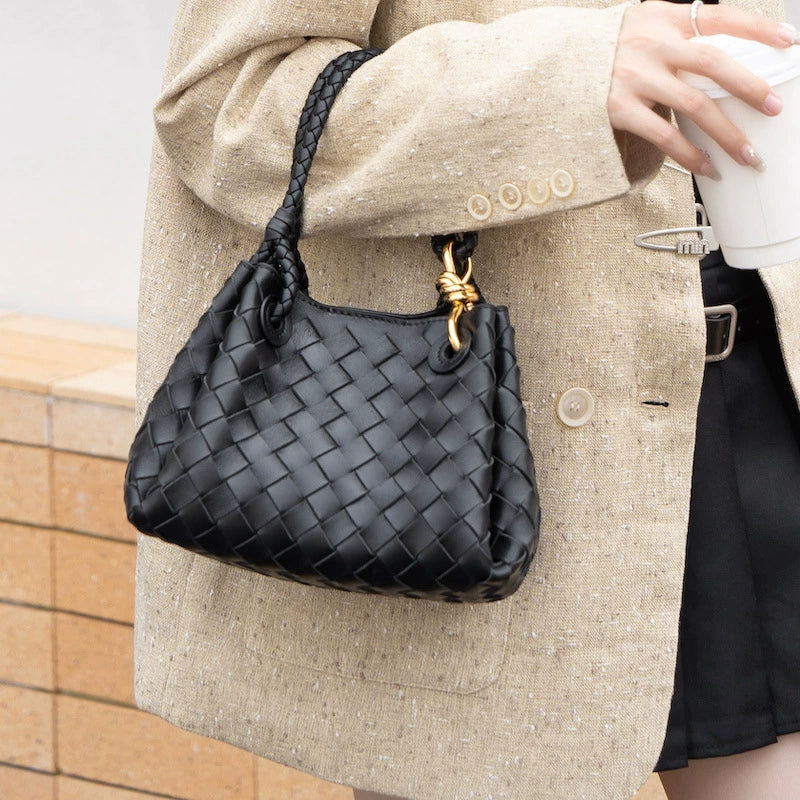 Chanel Classic Flap Crossbody Bag | Elegant & Lightweight | 30.5×4×12.5cm