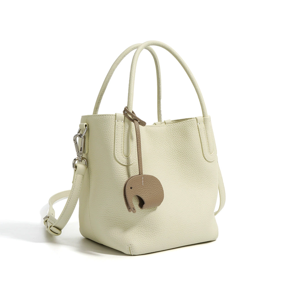 Chanel Classic Crossbody Bag | Timeless Parisian Style | 30.5×4×12.5cm