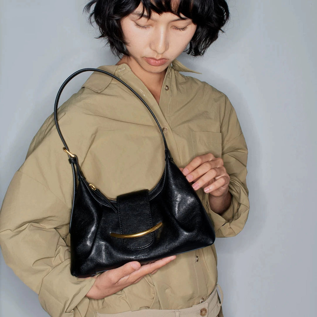 Chanel Classic Shoulder Bag | Elegant & Refined | 30.5×4×12.5cm