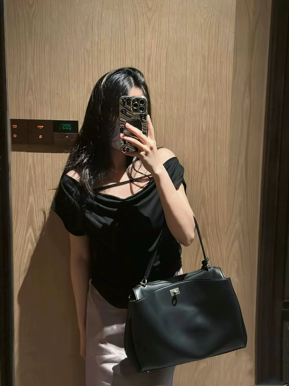 Chanel Classic Crossbody Bag | Understated Elegance | 30.5×4×12.5cm