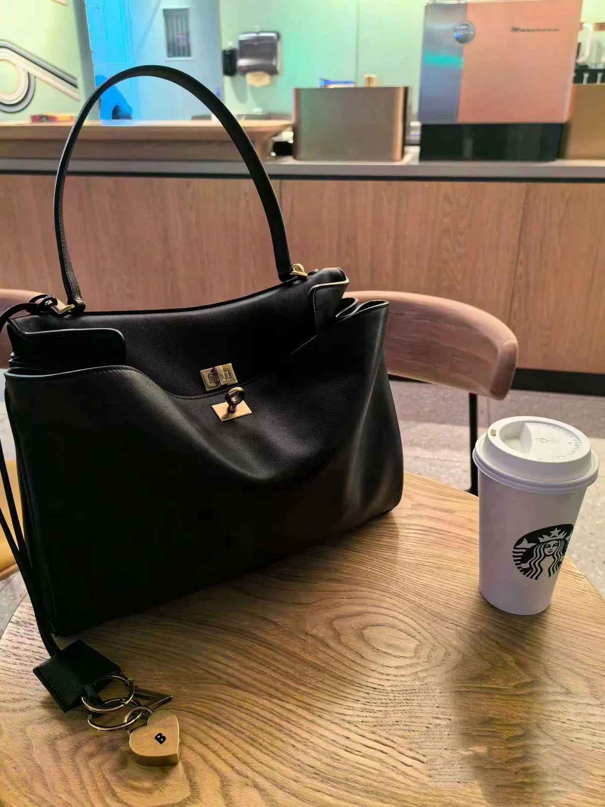 Chanel Classic Crossbody Bag | Understated Elegance | 30.5×4×12.5cm