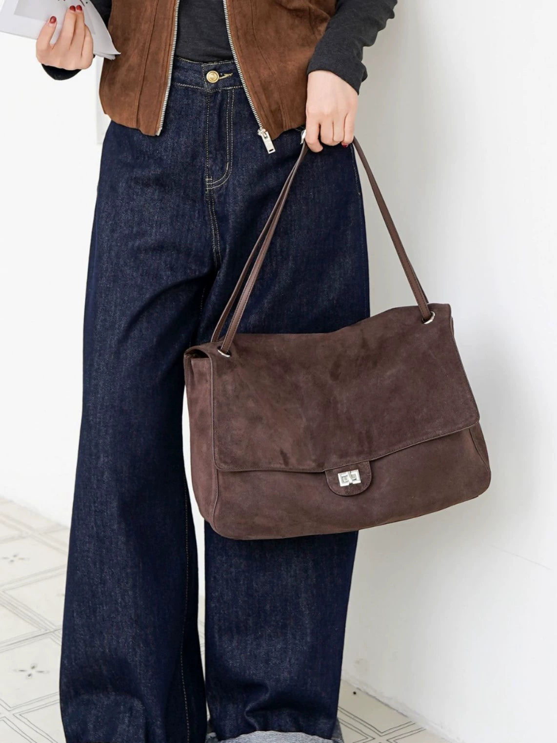Chanel Classic Shoulder Bag | Elegant & Lightweight | 30.5×4×12.5cm