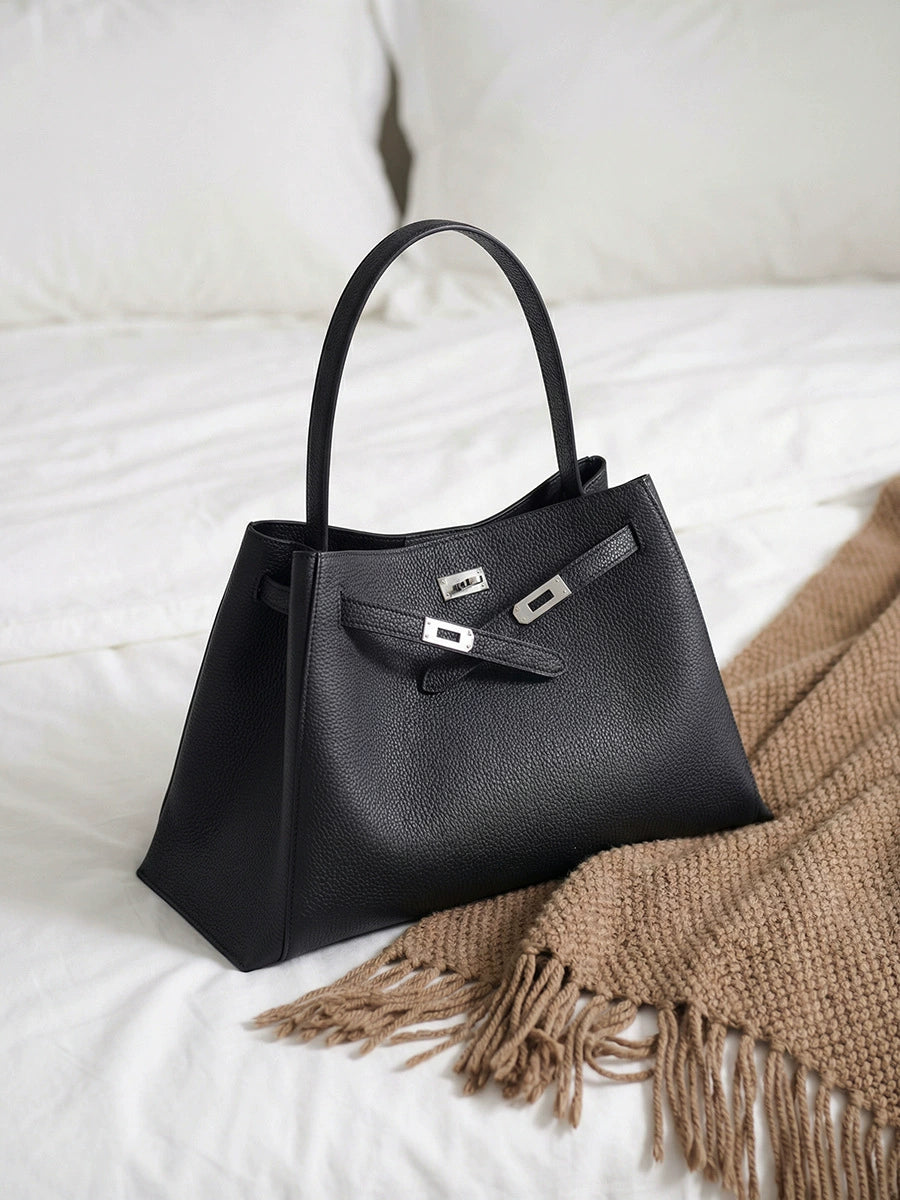 Chanel Classic Shoulder Bag | Sculpted Luxury | 30.5×4×12.5cm