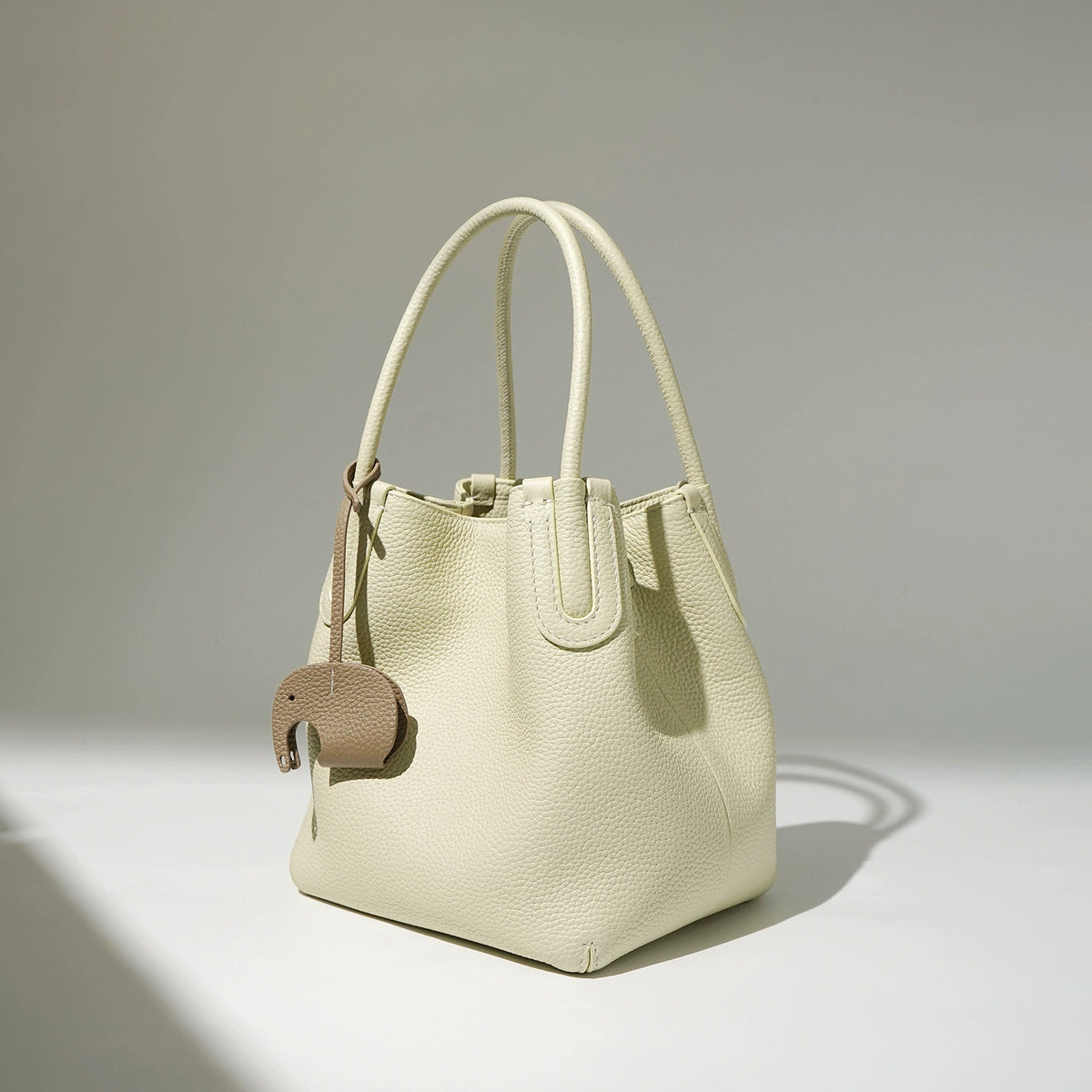 Chanel Classic Crossbody Bag | Timeless Parisian Style | 30.5×4×12.5cm