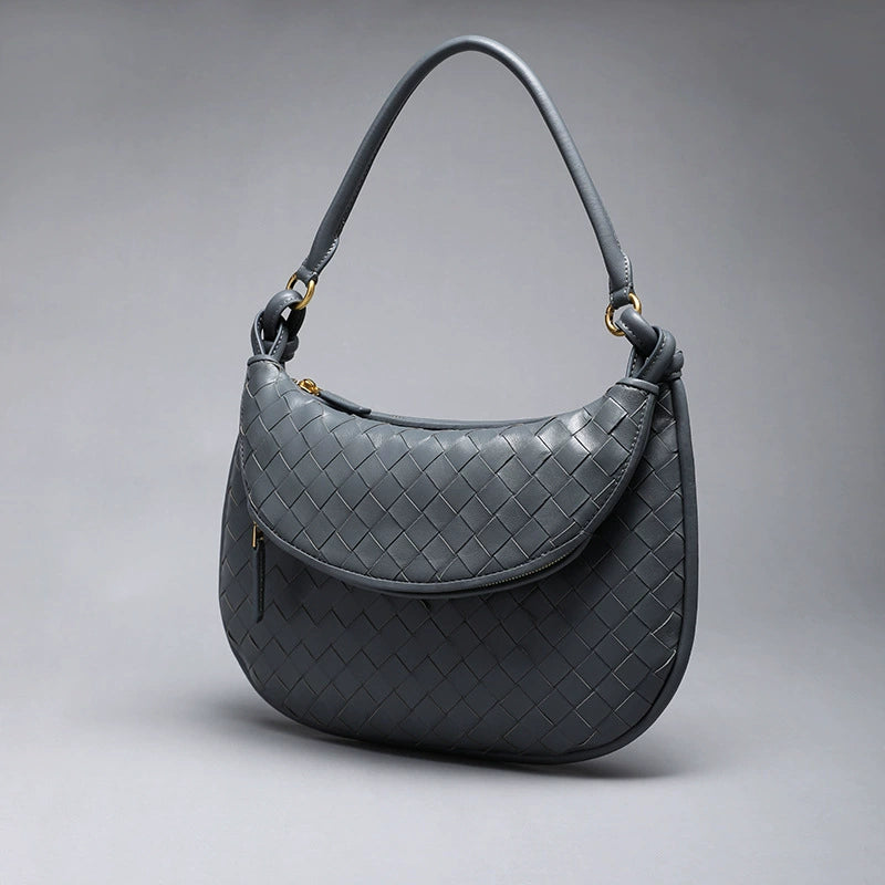 Chanel Classic Crossbody Bag | Effortless Luxury | 30.5×4×12.5cm