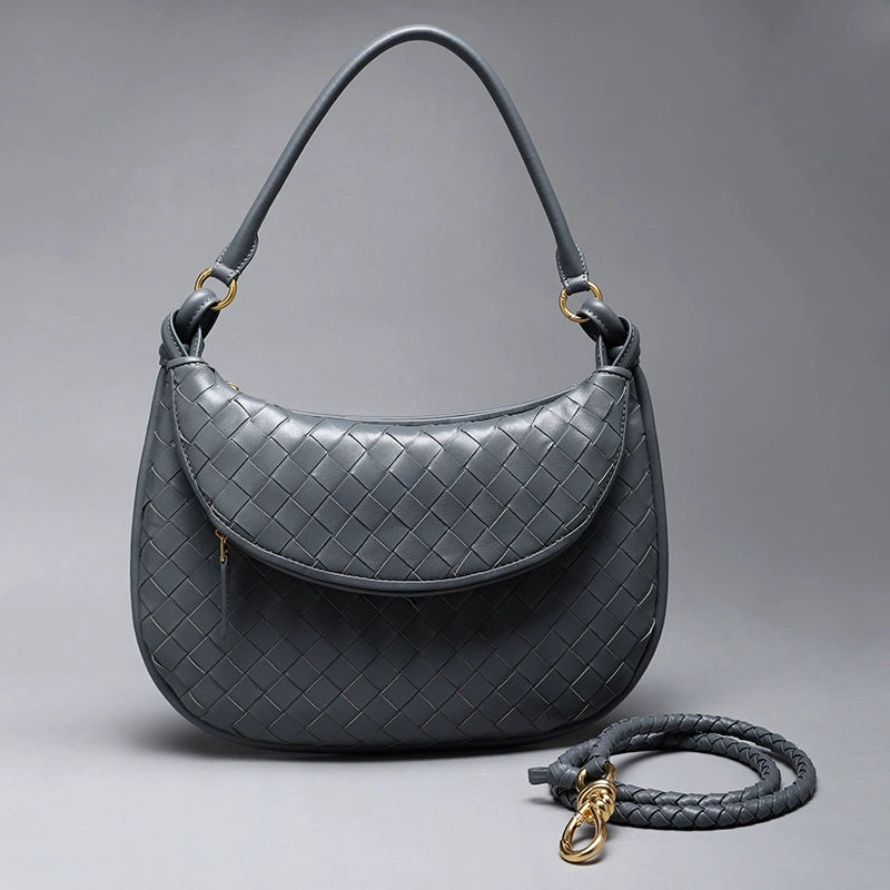 Chanel Classic Crossbody Bag | Effortless Luxury | 30.5×4×12.5cm