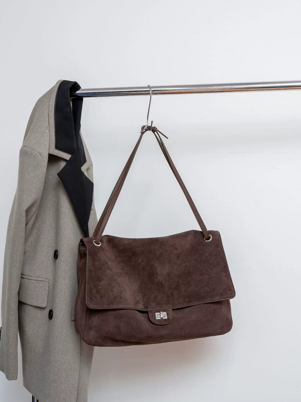 Chanel Classic Shoulder Bag | Elegant & Lightweight | 30.5×4×12.5cm